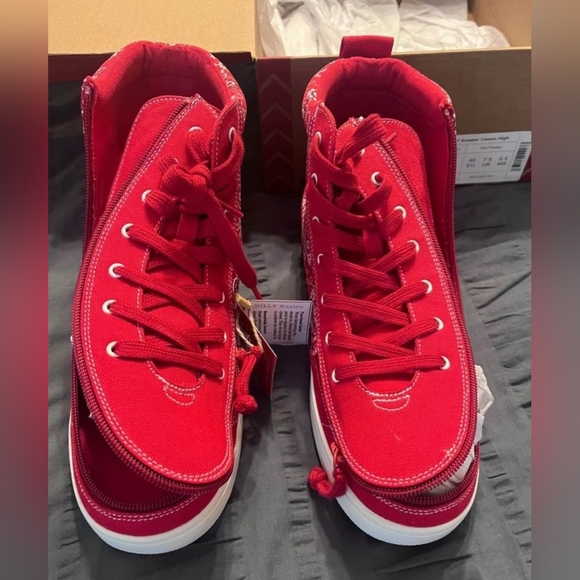 Women's Red and White Paisley Footwear/Sneakers/New/Size 9.5M - Picture 3 of 7